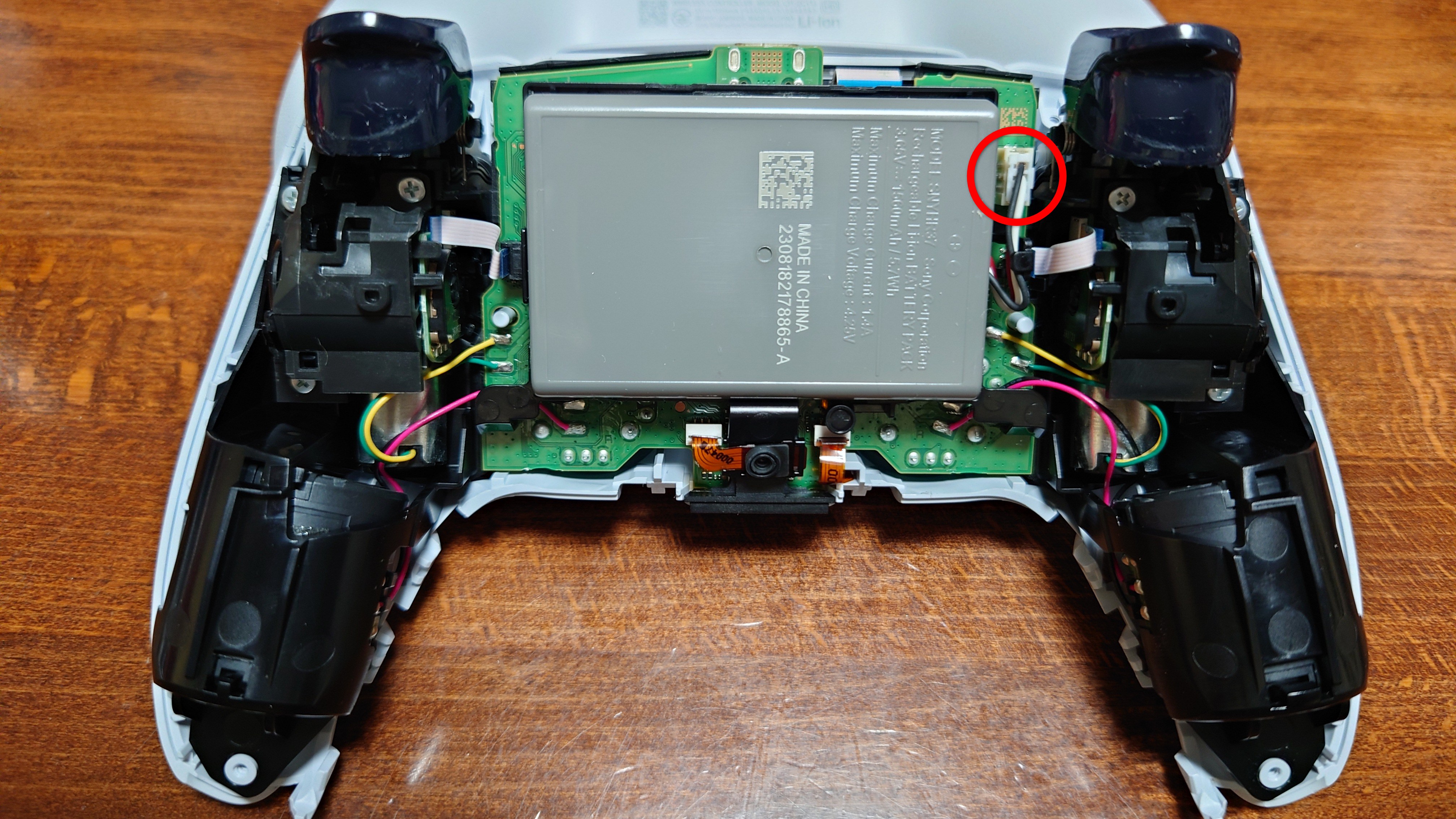 手順6：バッテリーをはずす
